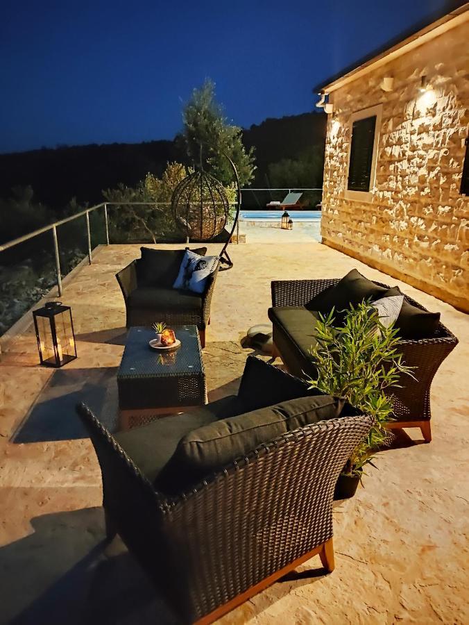 Secluded Holiday Home Heritage Postira Extérieur photo